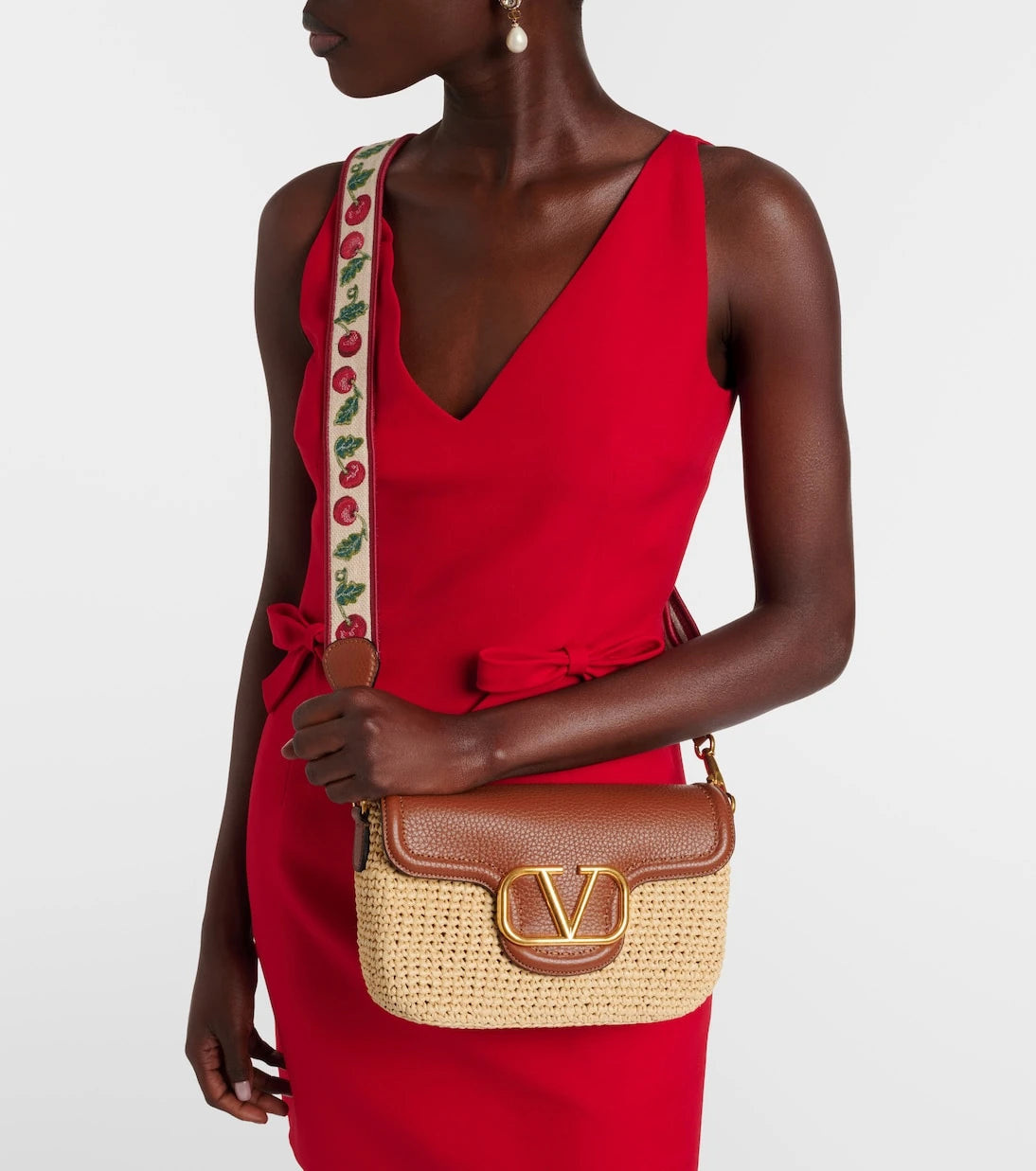 Valentino Garavani - Alltime raffia-effect shoulder bag