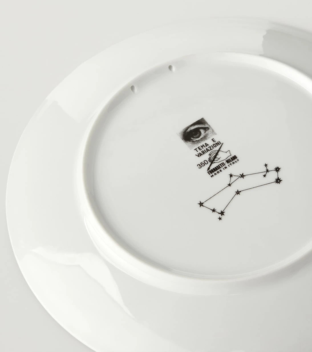 Fornasetti - صحن حائط بتصميم وجهي الجوزاء (Tema E Variazioni N.350)
