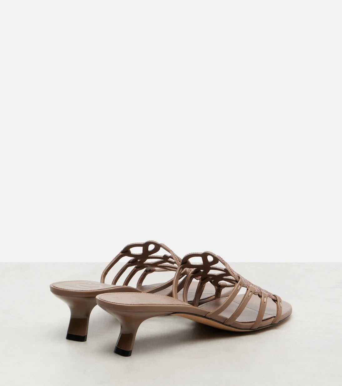 Loewe - شبشب ميول من الجلد السويدي بزخرفة Petal Anagram