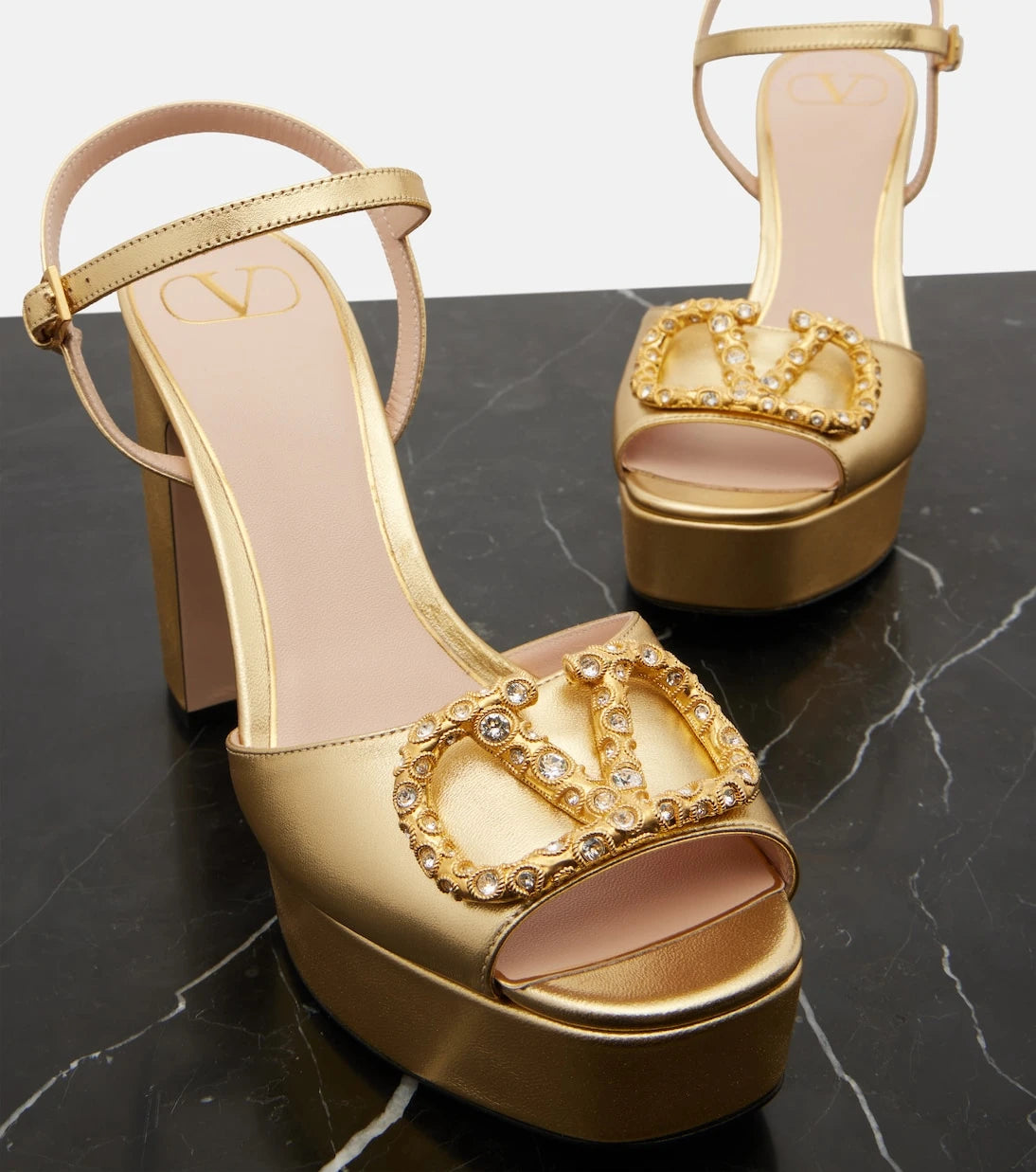 Valentino Garavani - VLogo kristal detaylı deri sandalet