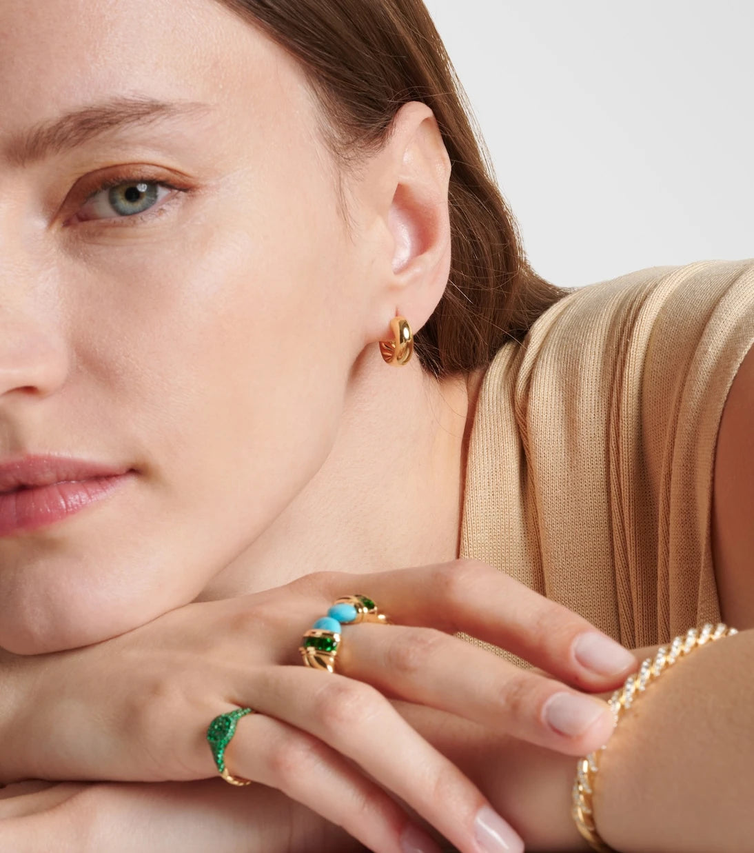 David Yurman - أقراط DY Mercer® Micro حلقية من الذهب عيار 18 قيراطًا