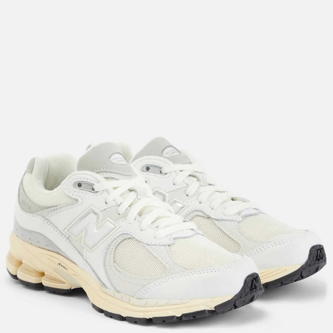 New Balance - حذاء رياضي 2002R بحواف جلدية