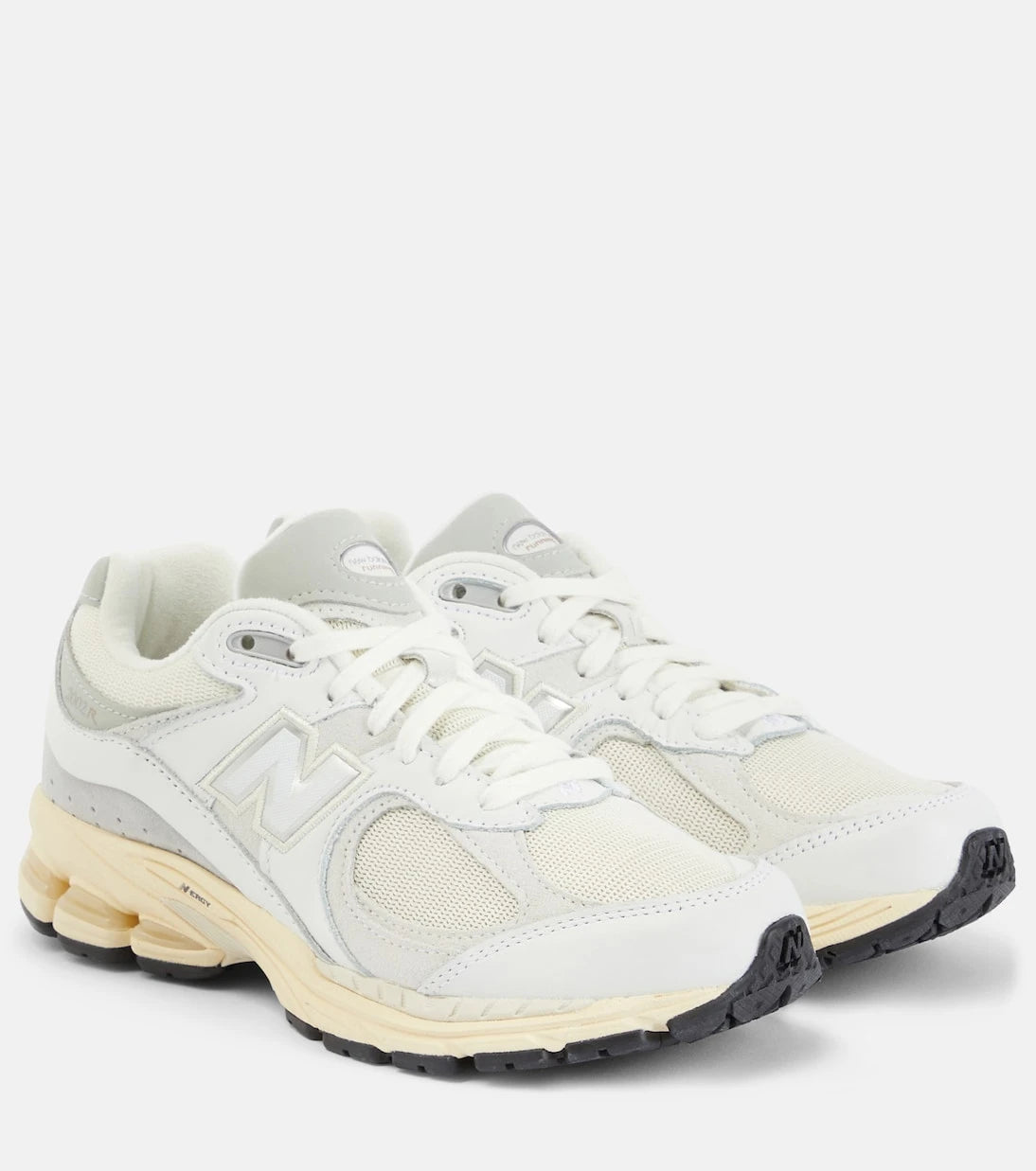 New Balance - حذاء رياضي 2002R بحواف جلدية