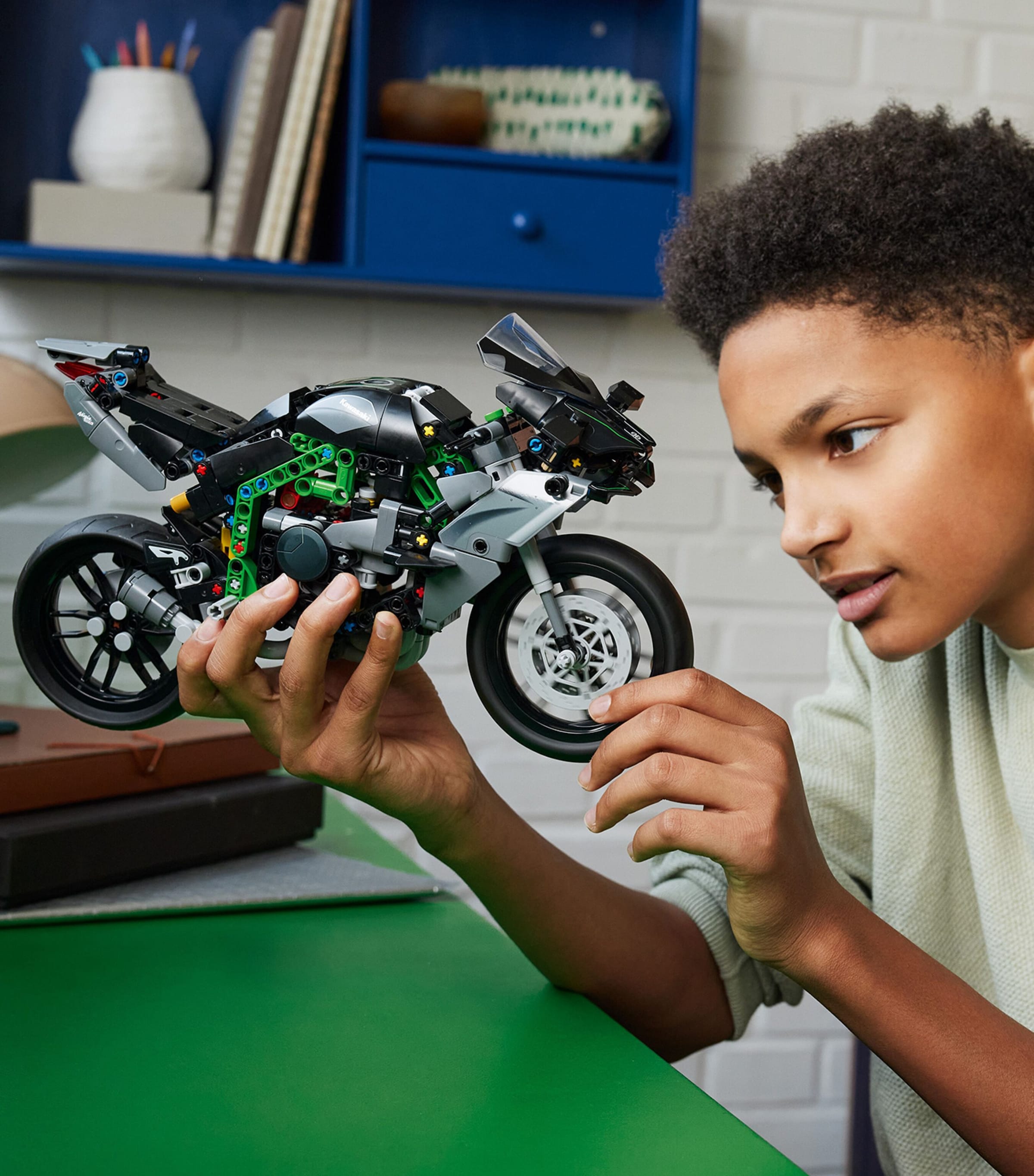 Technic Kawasaki Ninja H2R Motorcycle Toy Vehicle 42170