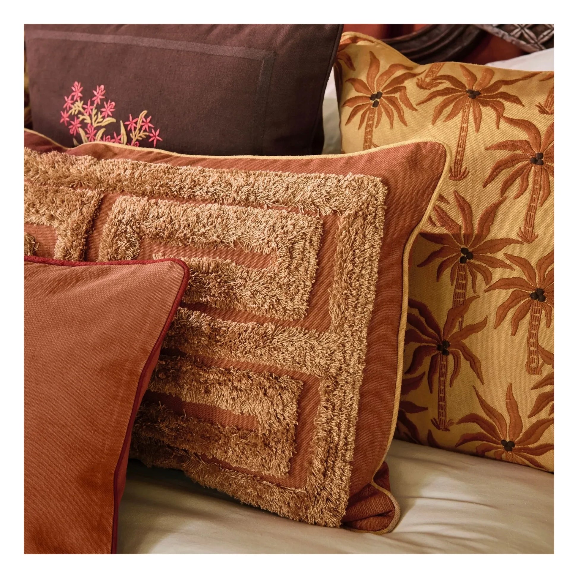 Palais - Laura cushion cover | Caramel