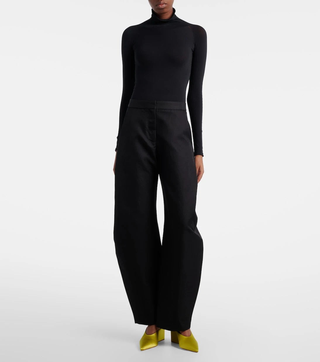 Alaïa - بغال بكعب إسفين مكعب من الساتان