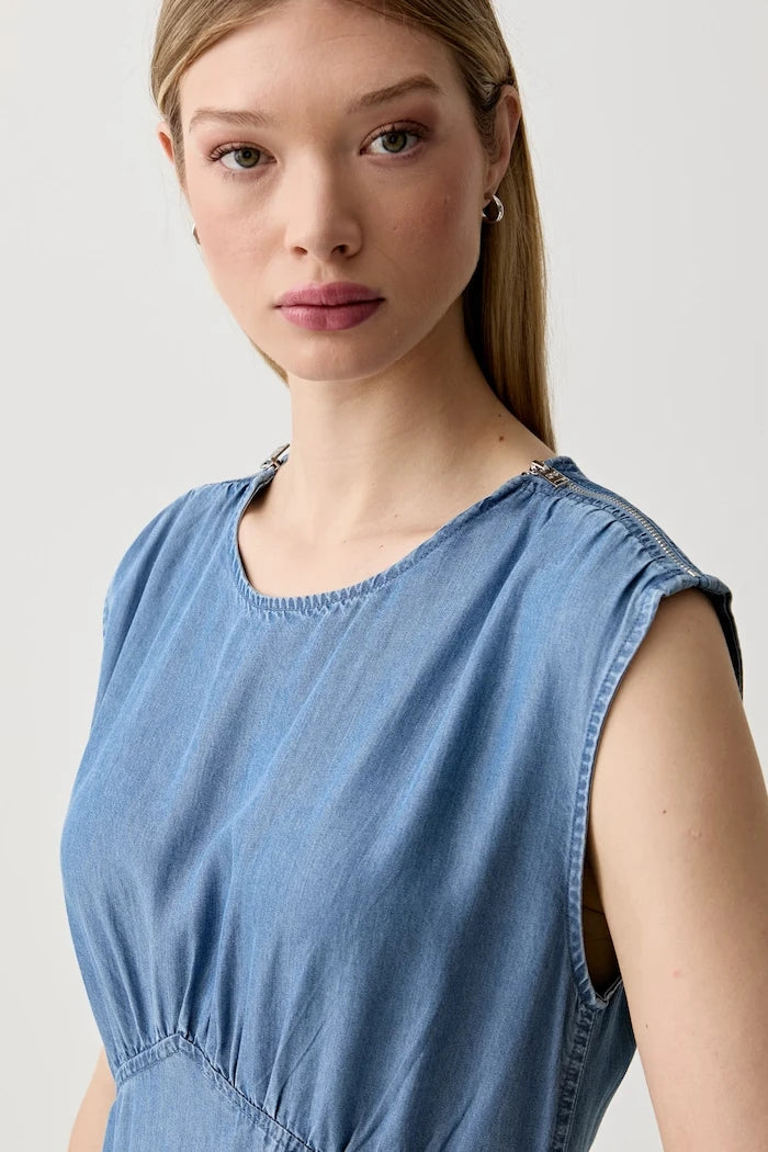 DKNY лятна рокля от лиосел