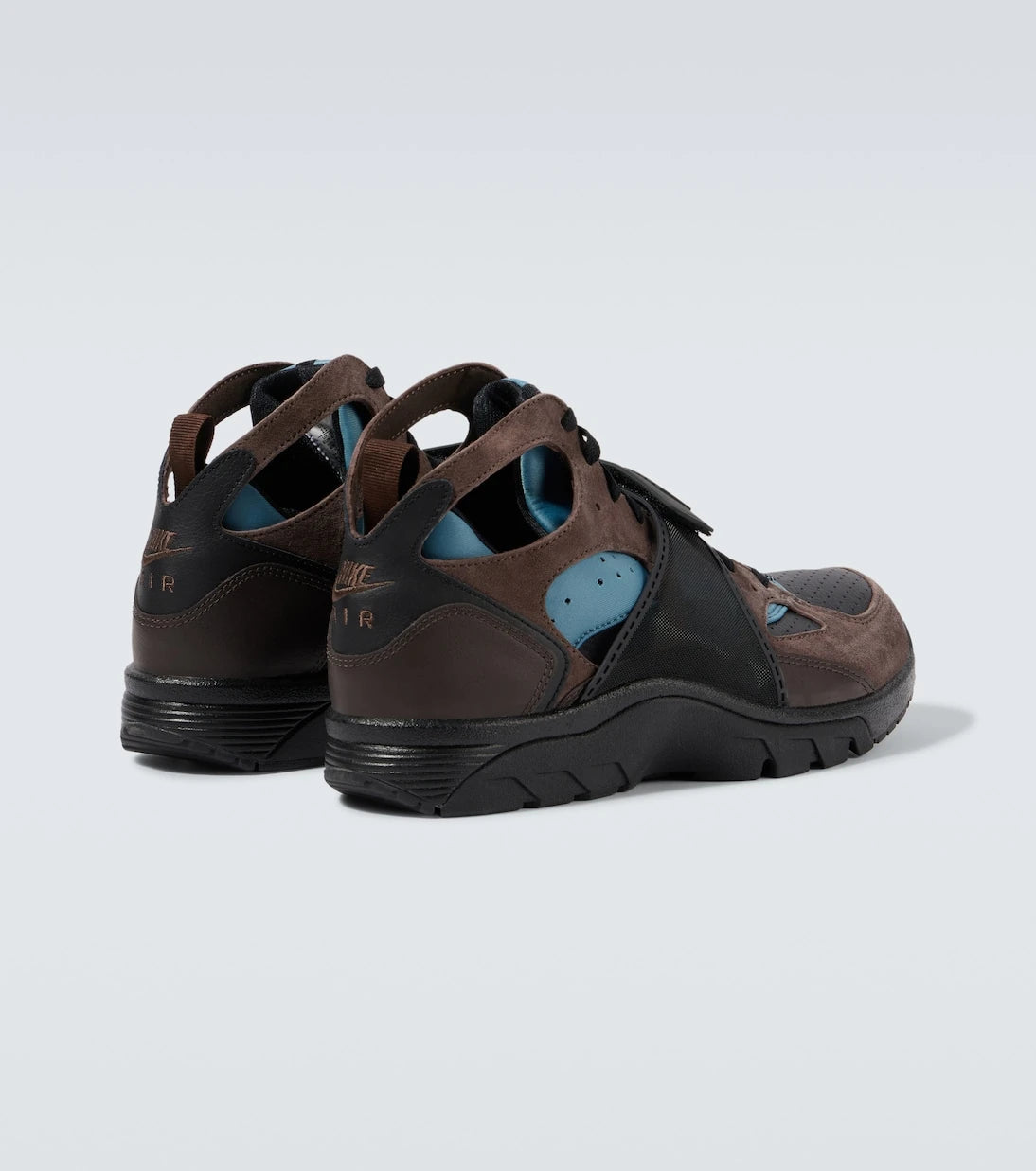 نايكي - حذاء رياضي Air Trainer Huarache مزين بالجلد المدبوغ