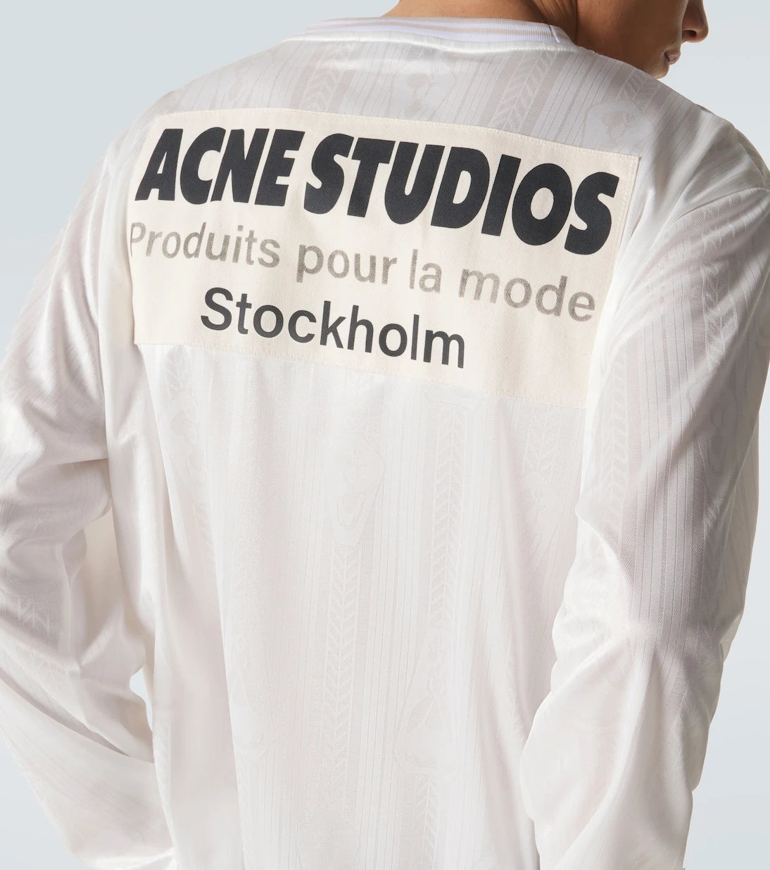 Acne Studios - تيشيرت مخطط بشعار العلامة