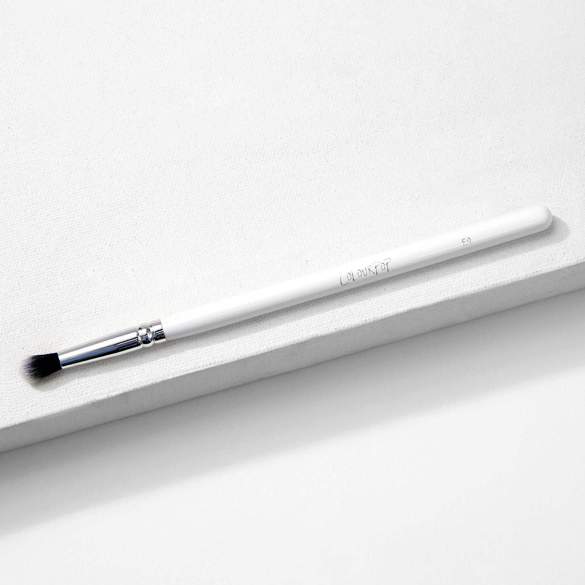 ColourPop - Small Tapered Brush