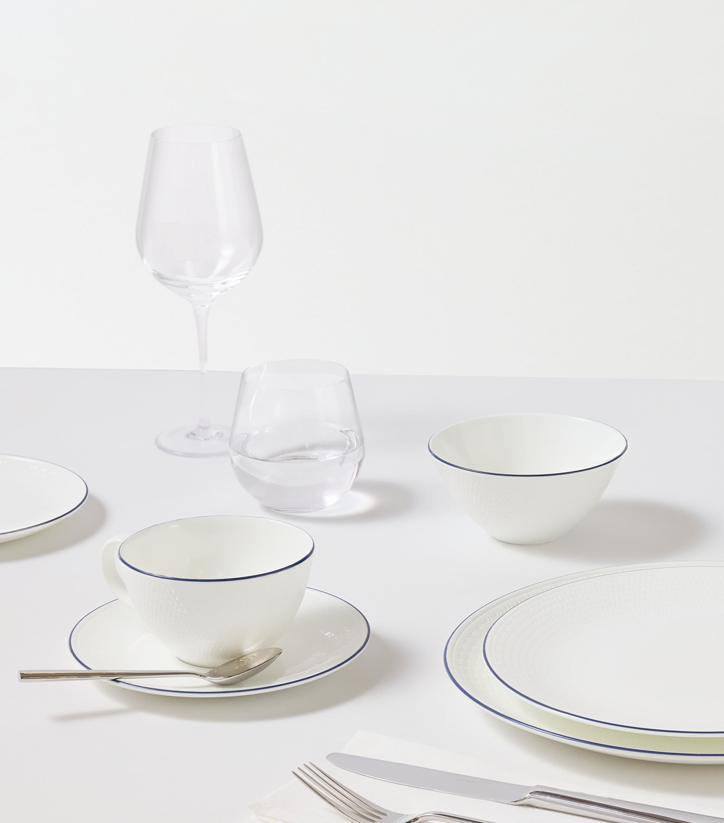 Fine Bone China Gio Baijiu Jug and Cups Set