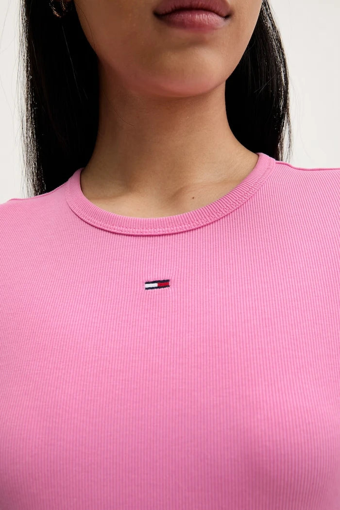 Tommy Jeans pamuk ve elastan karışımlı basic kadın tişörtü