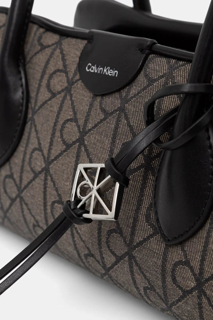 Calvin Klein чанта тип багета дамска