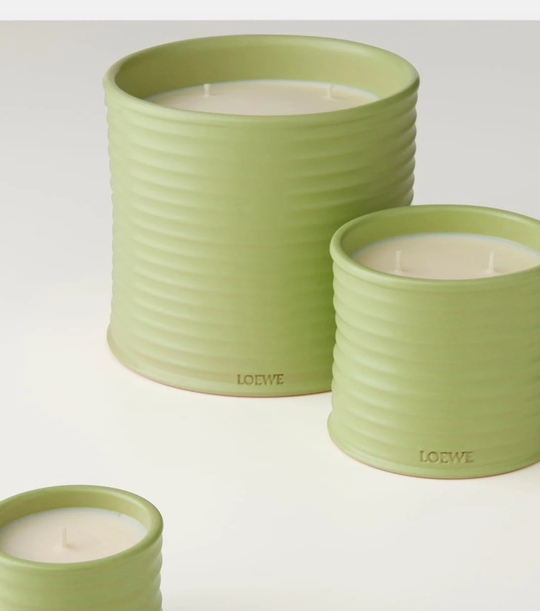 Loewe Home Scents - شمعة الخيار الكبيرة