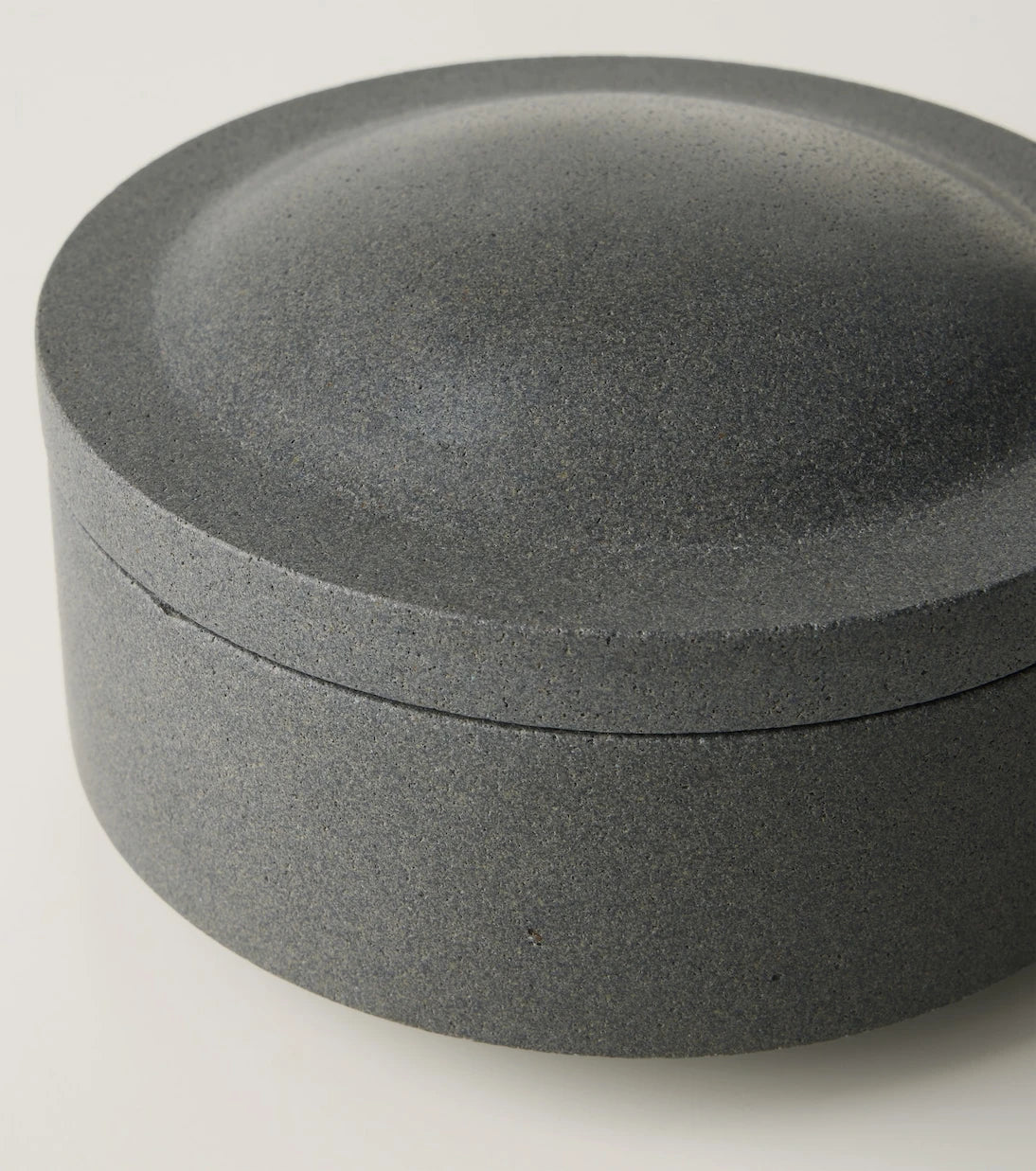 Louise Roe - Gallery Object 07 stoneware container