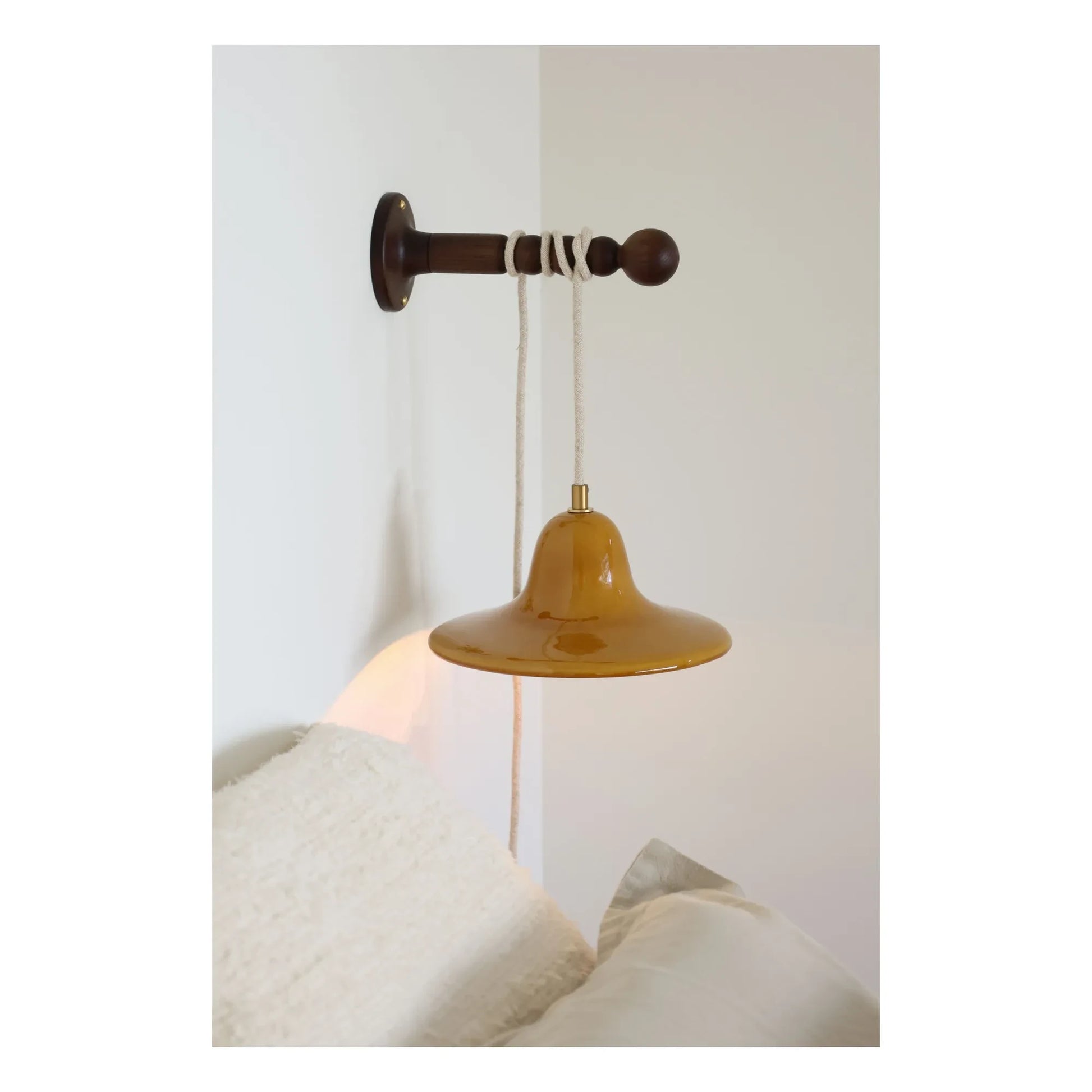 Masamé - Gigaro hand lamp | Honey