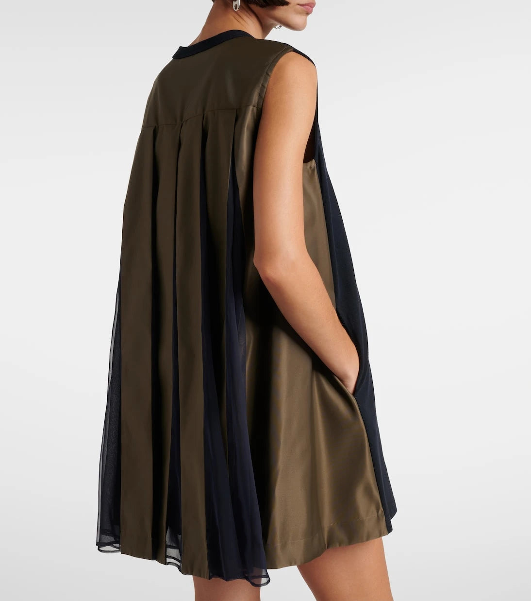 Sacai - فستان قصير متعدد الألواح