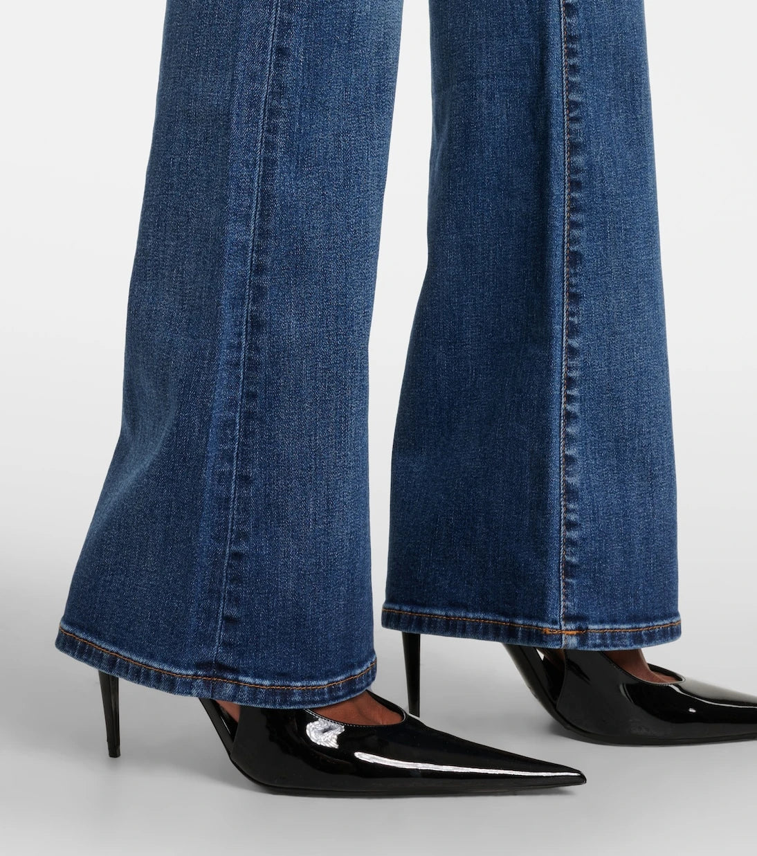 7 For All Mankind - بنطلون جينز بقصة ضيقة واسعة من الأسفل (Leggy bootcut jeans)
