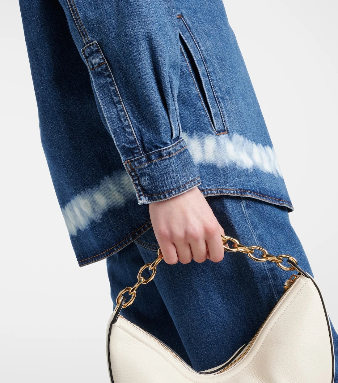 Valentino - قميص جينز VGold بنمط متقادم