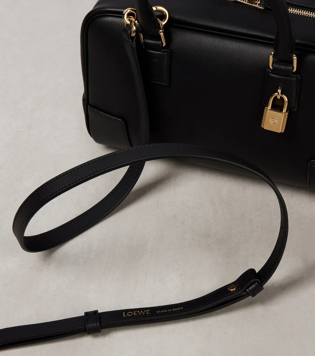 Loewe - حقيبة يد أمازونا 23 جلدية