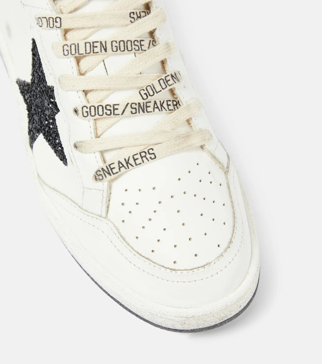 Golden Goose - حذاء سنيكرز Ball Star من الجلد اللامع