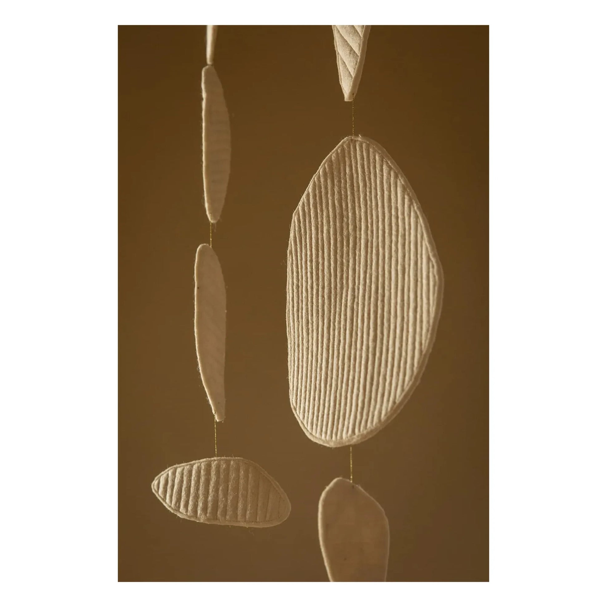 Muskhane - Cailloux quilted felt mobile | Ecru