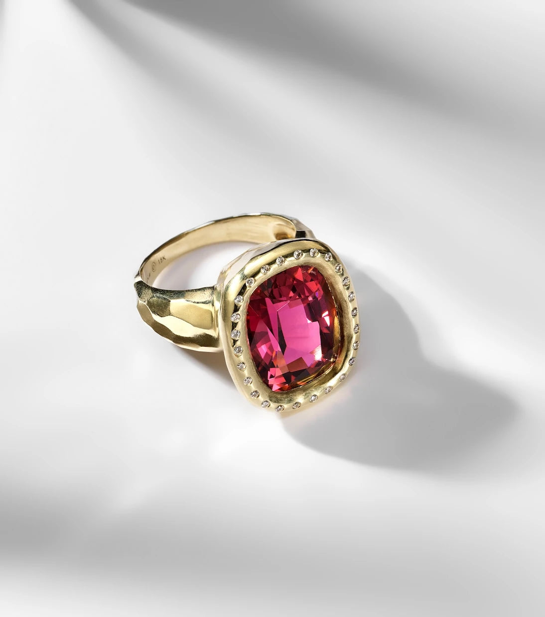 Octavia Elizabeth - Mirage 18kt gold ring with rubellite and diamonds