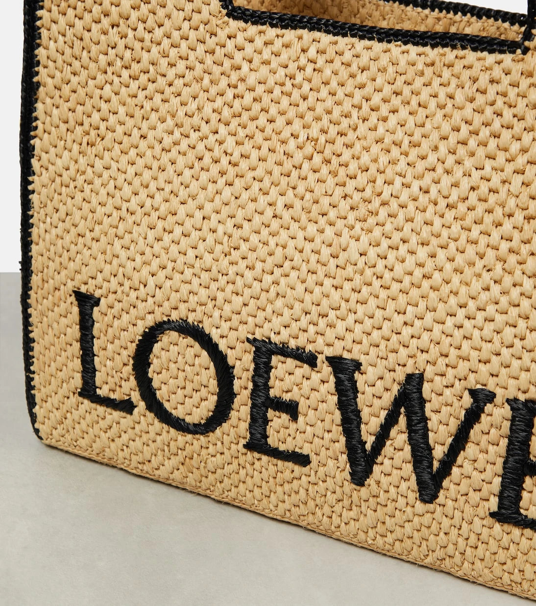 Loewe - حقيبة تسوق من الرافيا الكبيرة من مجموعة Paula's Ibiza