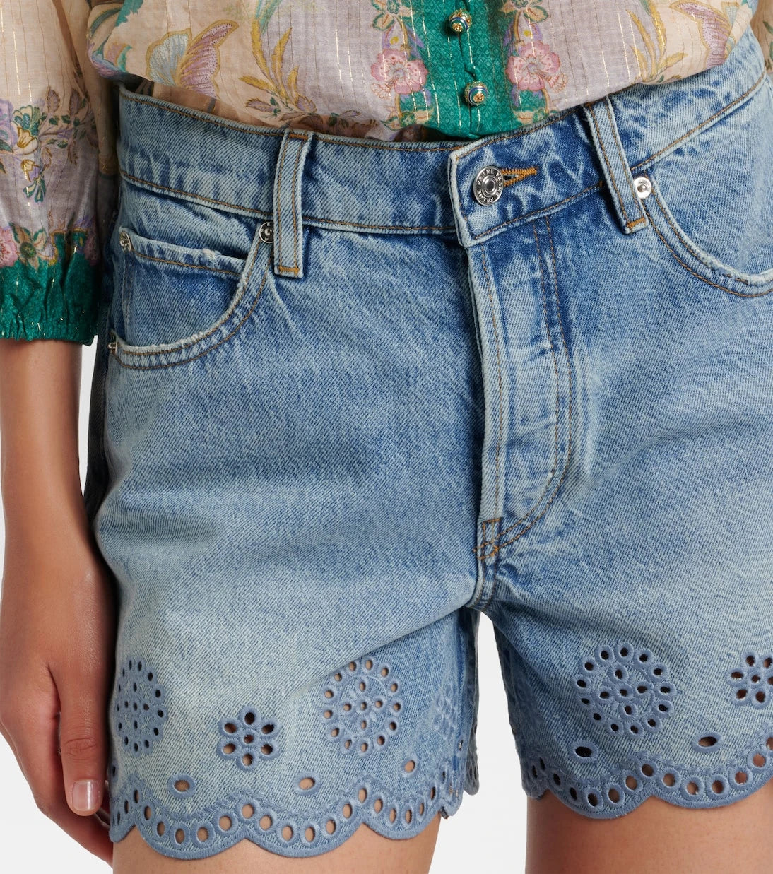 Frame - Long Hang broderie anglaise denim shorts