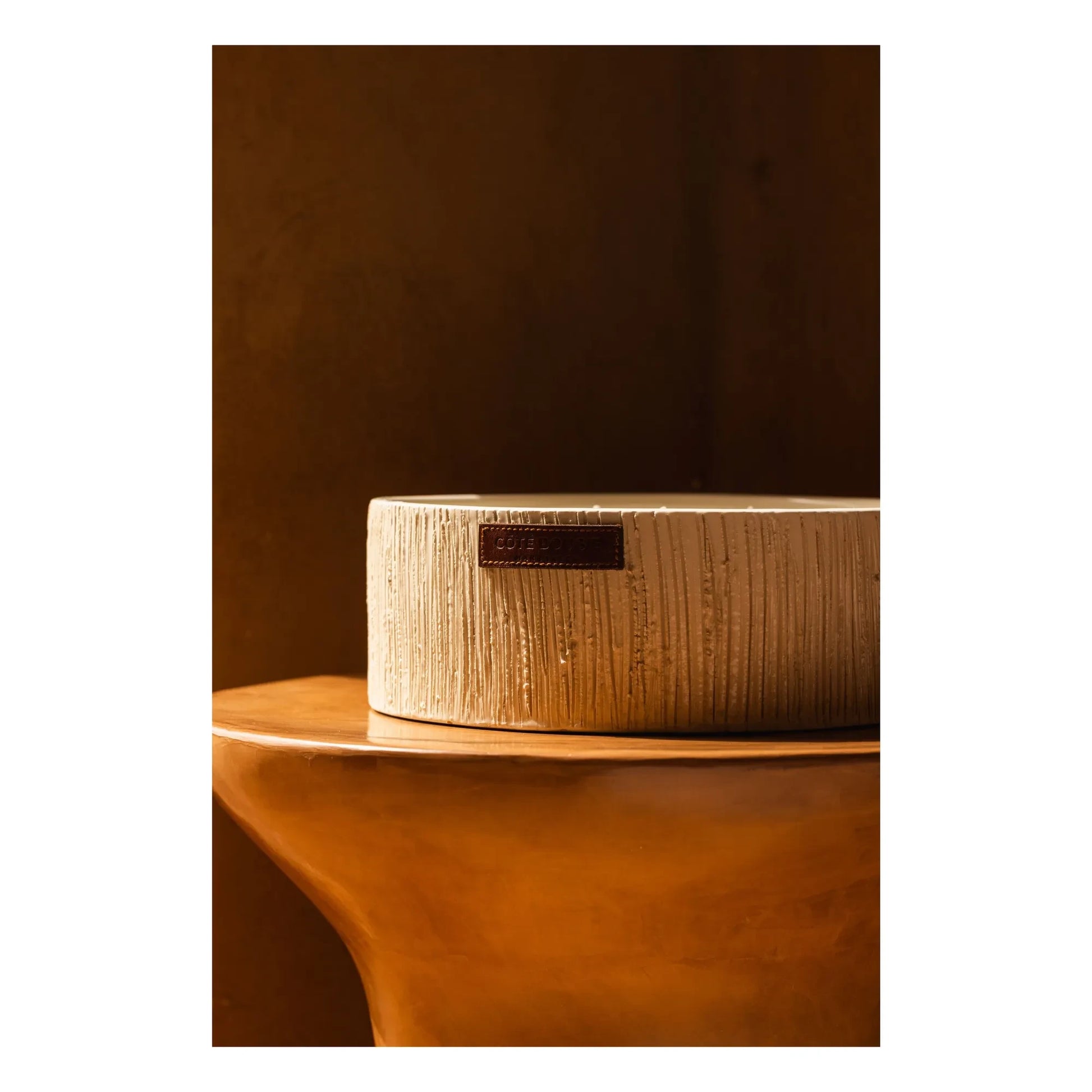 Côté Bougie - Striated Flat Candle - Dates