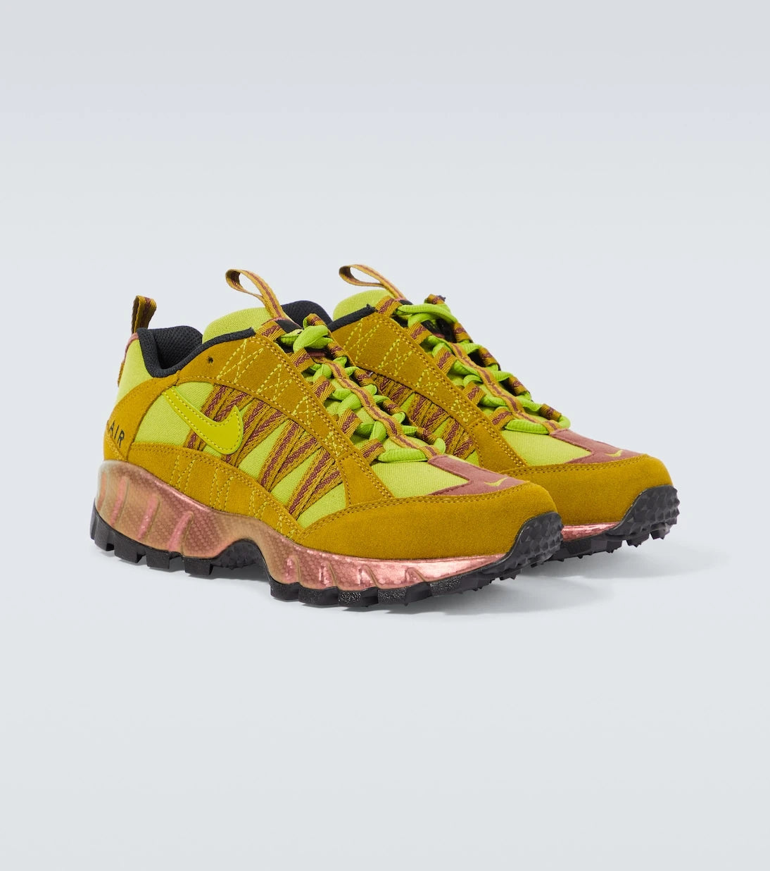 Nike - حذاء رياضي Air Humara جلدي