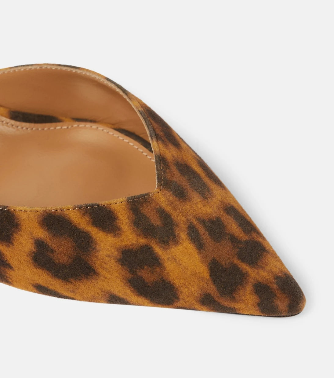 Aquazzura - حذاء مفتوح من الخلف بنقشة جلد الحيوان وكعب عالٍ