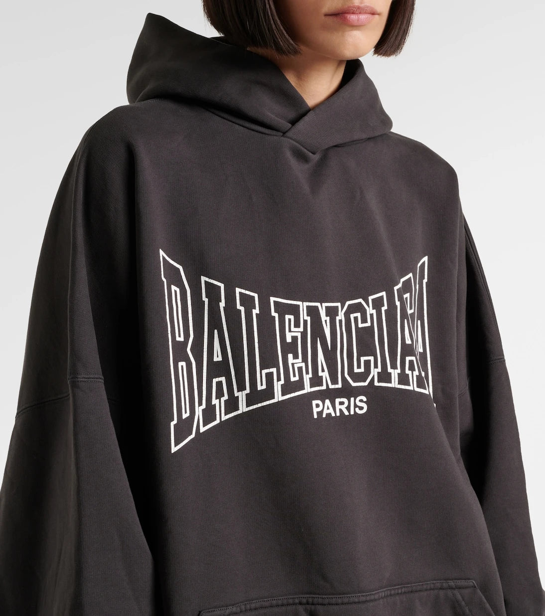 Balenciaga - سترة قطنية بغطاء للرأس عليها شعار الماركة