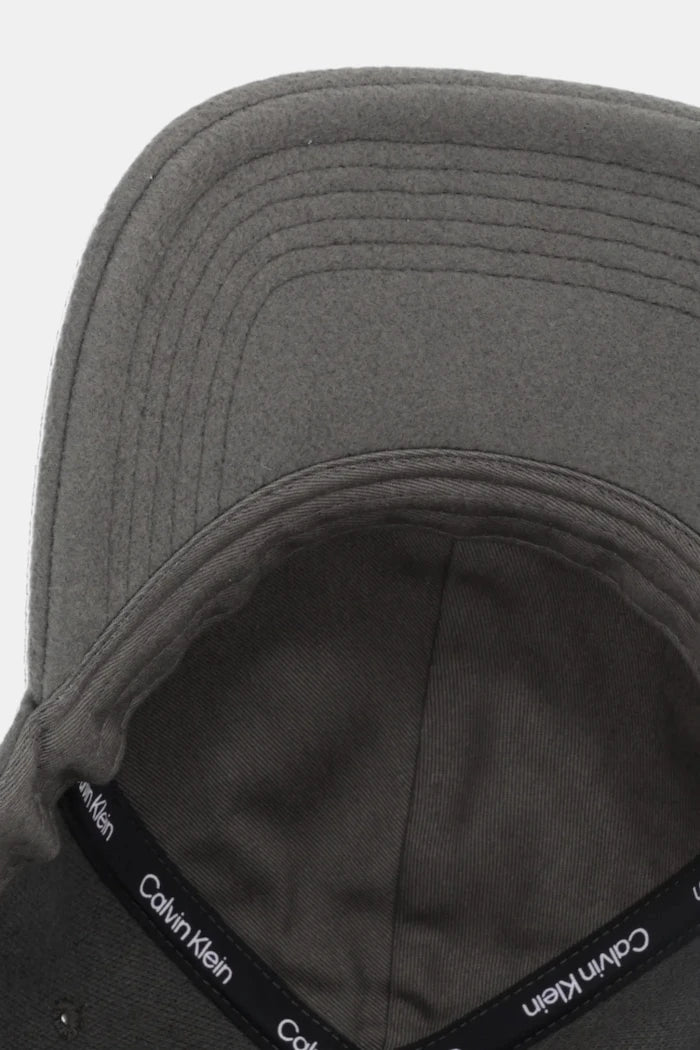 Calvin Klein Vizörlü Şapka