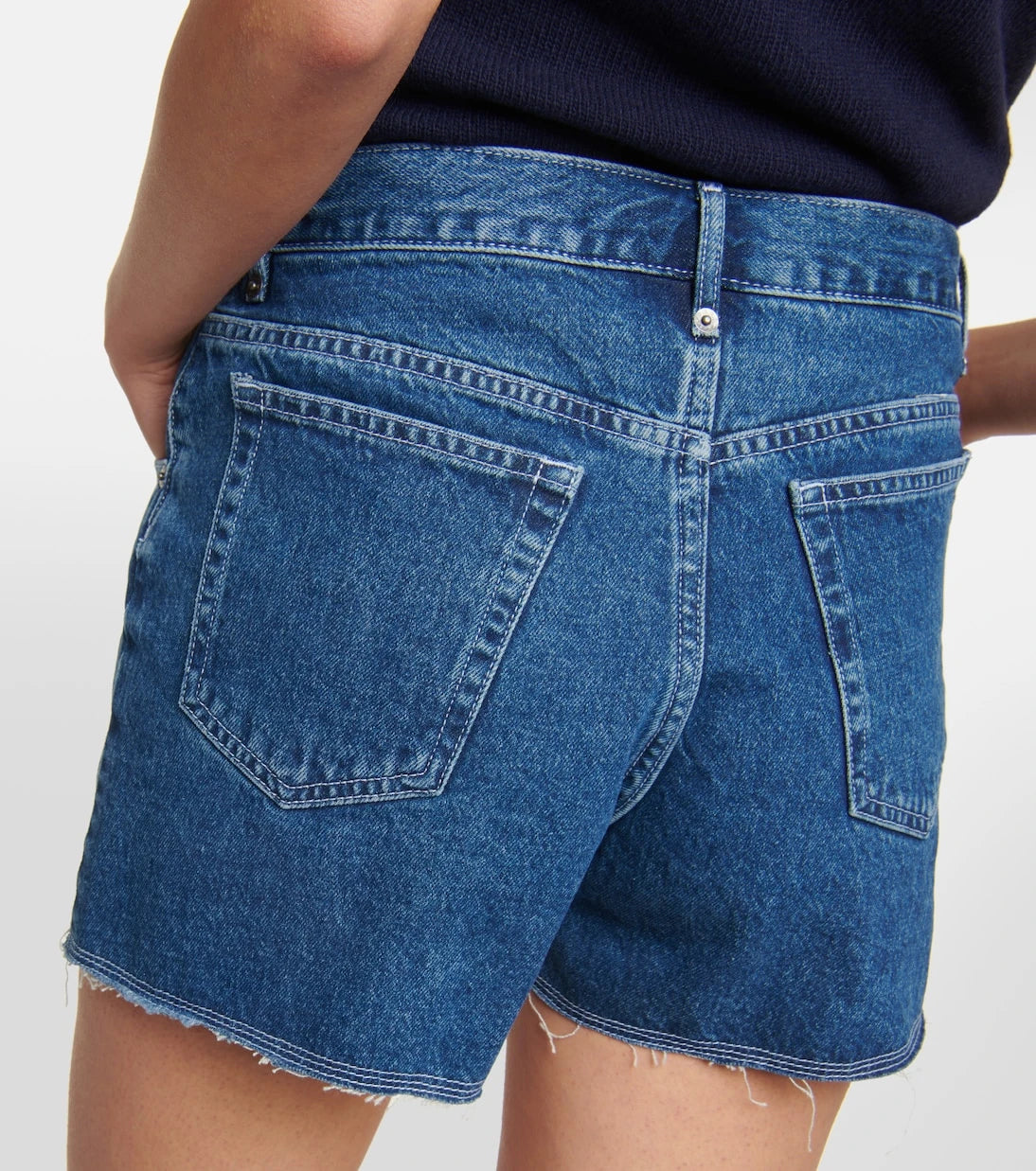 .A.P.C. - شورت جينز جوني متوسط الارتفاع