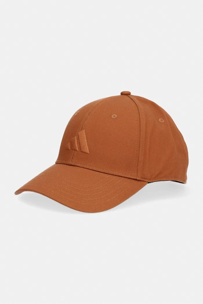 Памучна шапка с козирка adidas