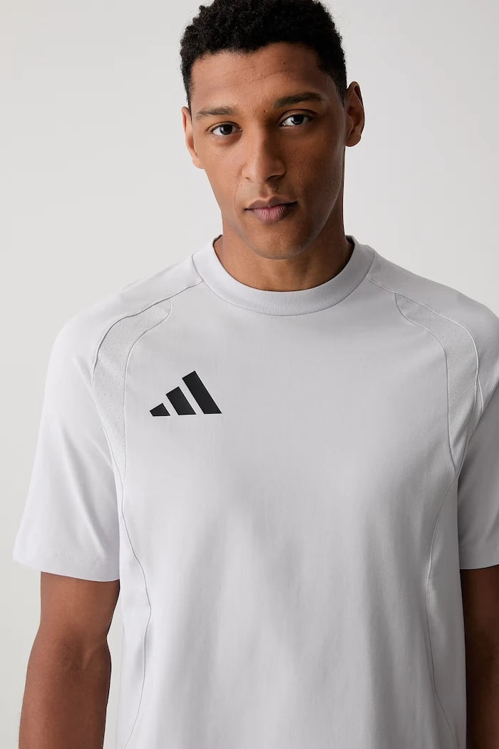 adidas Performance pamuklu erkek antrenman tişörtü Tiro Travel