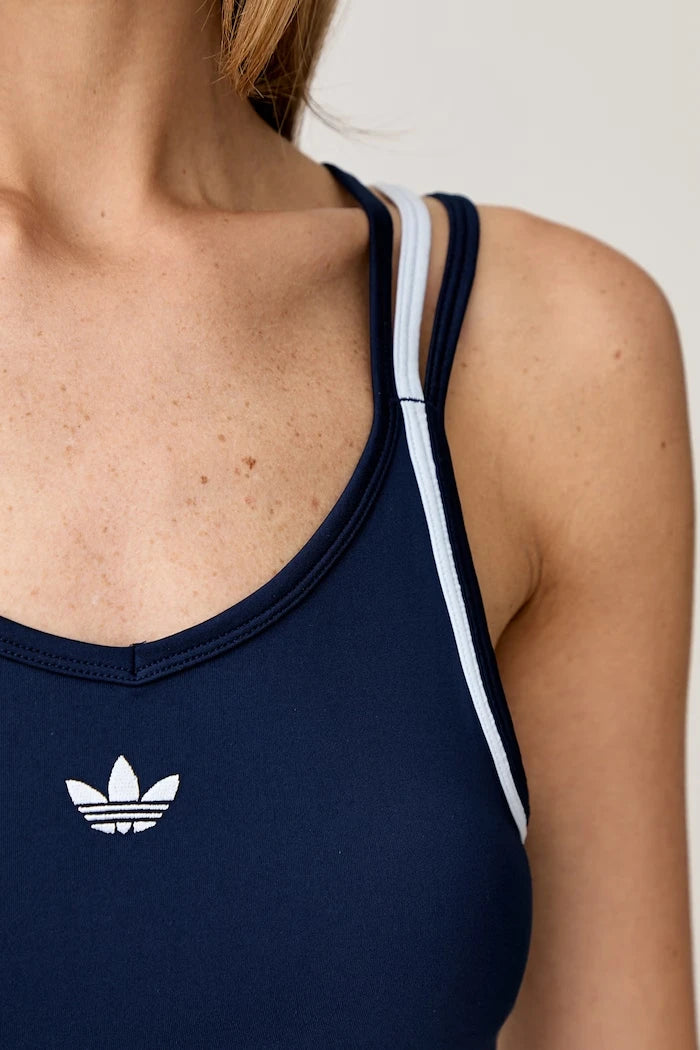 adidas Originals рокля по тялото
