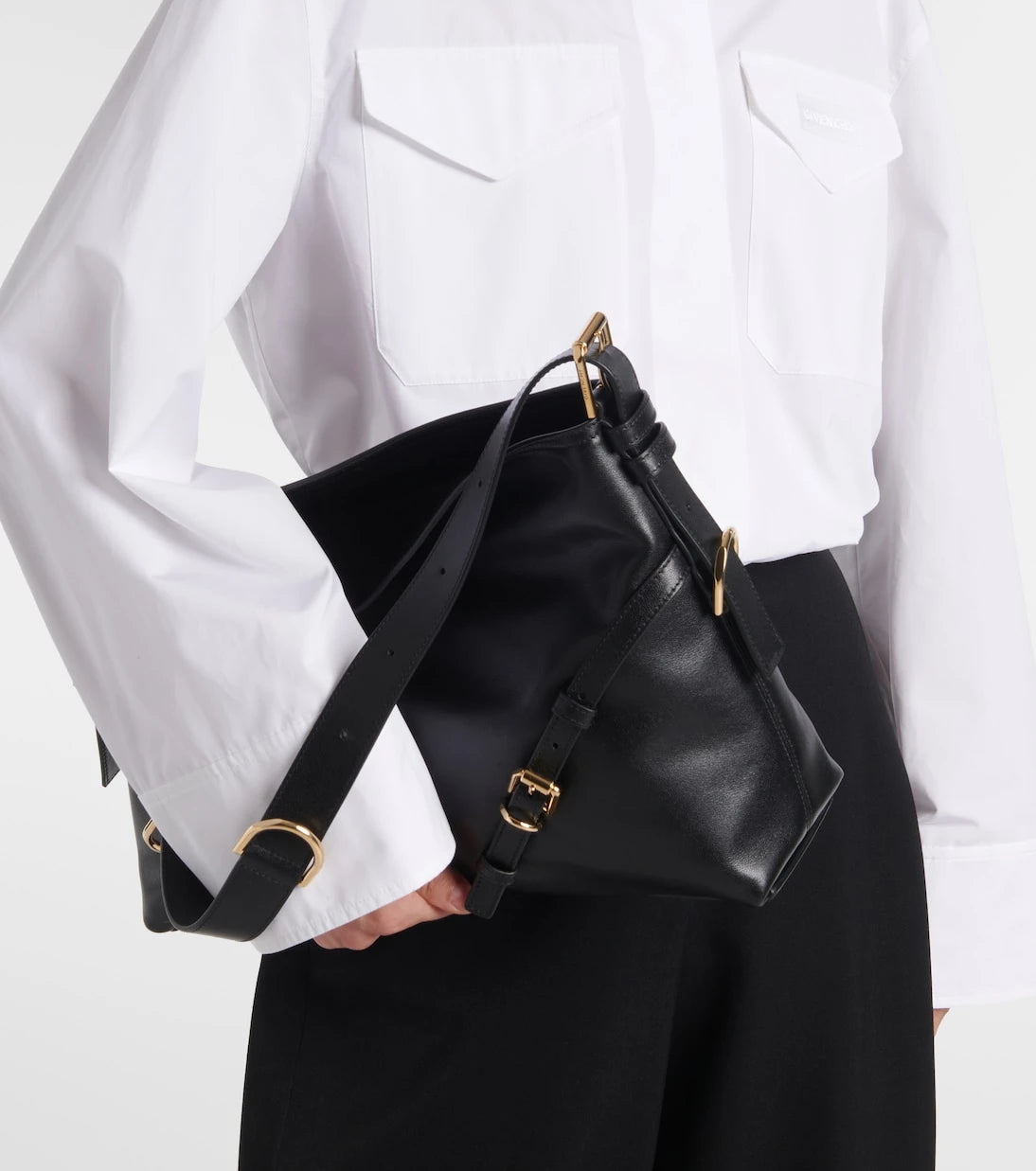 Givenchy - حقيبة كتف Voyou متوسطة من الجلد
