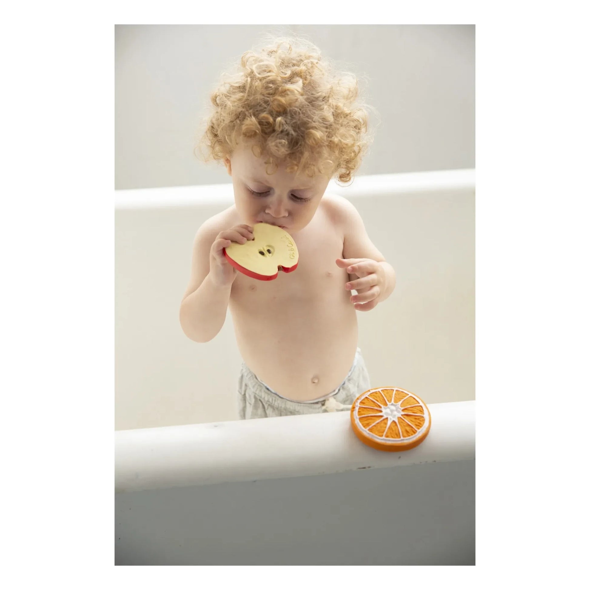 Oli & Carol - Pepita the Apple Teething Ring | Yellow