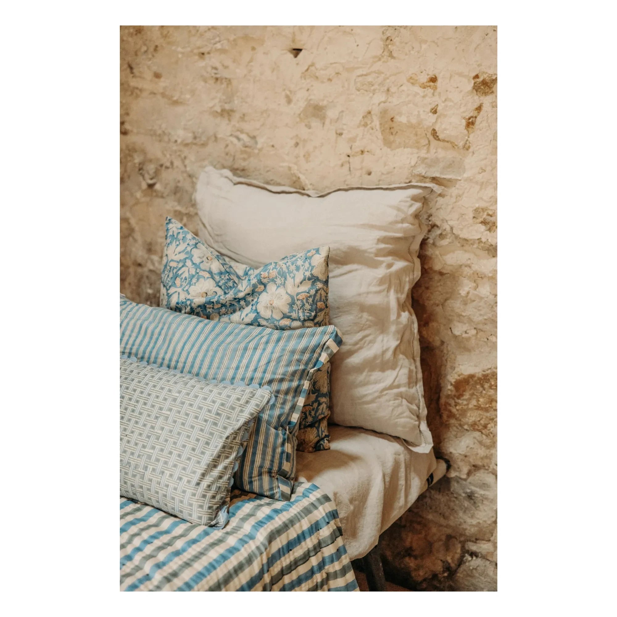 Le Monde Sauvage - Super Nova Saint-Petersburg cushion | Blue