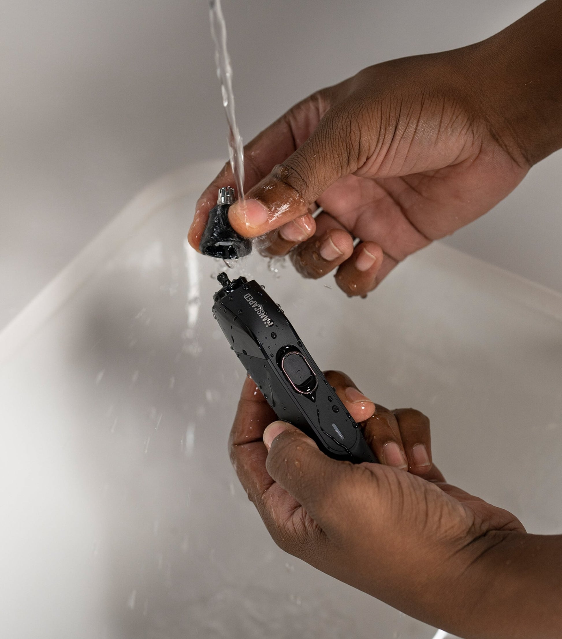 MANSCAPED The Weed Whacker 2.0 Nose & Ear Trimmer