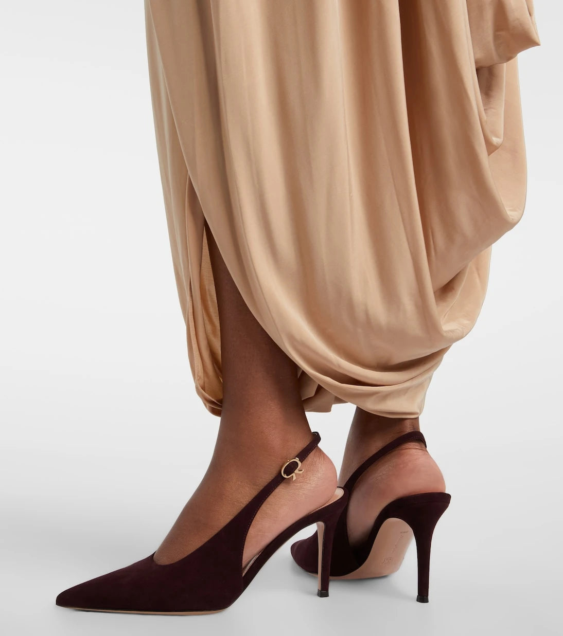 Gianvito Rossi - Robbie suede slingback pumps