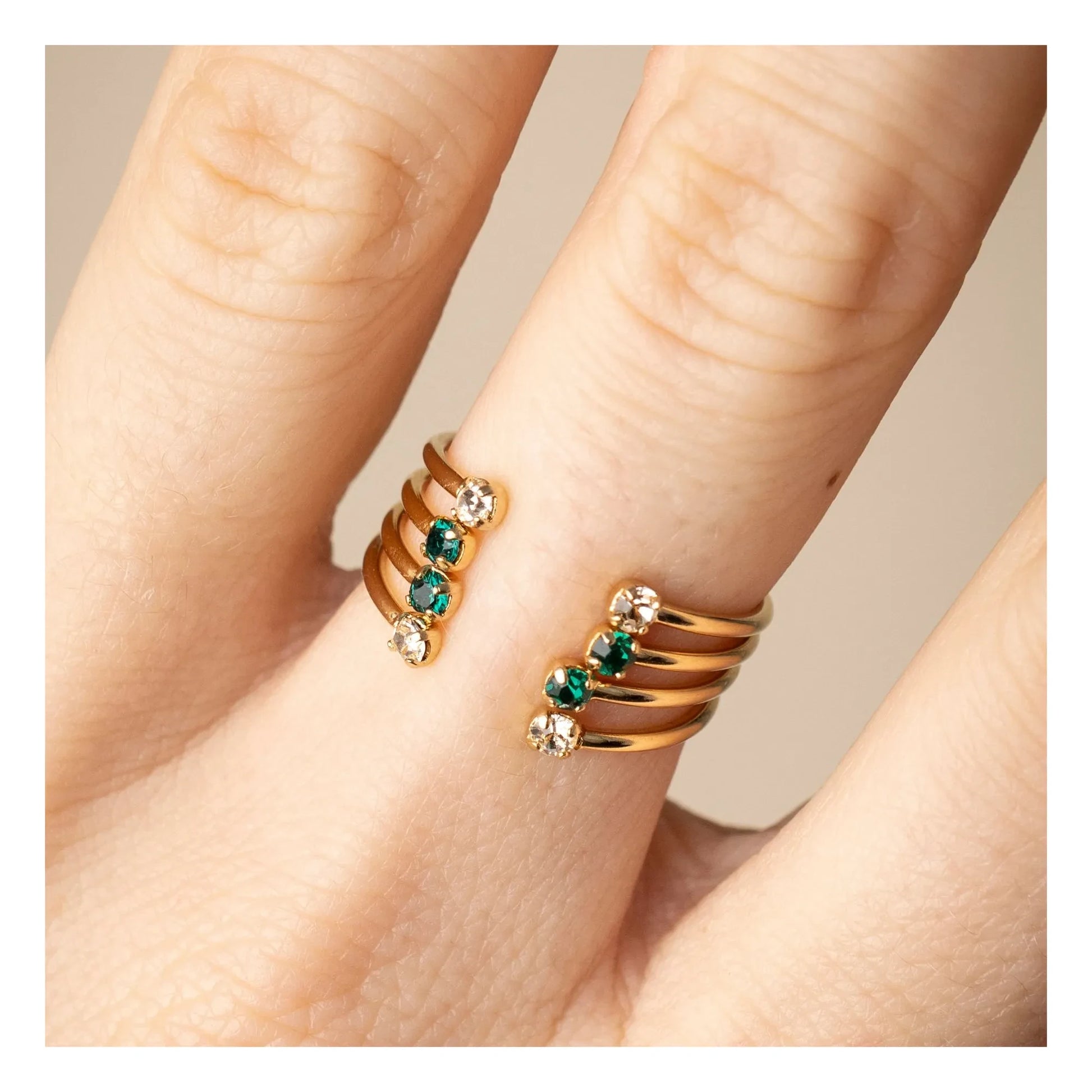April Please - Jonathan ring | Champagne