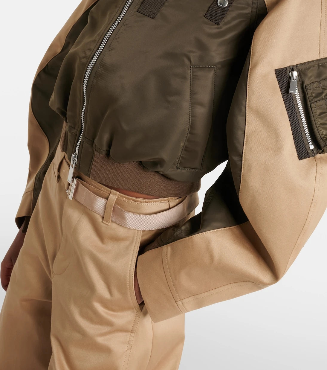 Sacai - جاكيت بلوزون قصير من القطن التويل والشينو