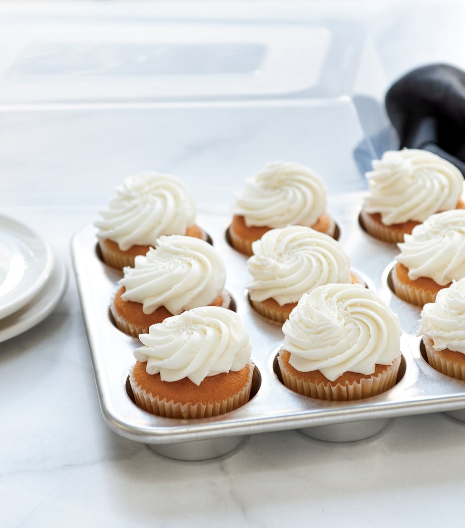 Nordic Ware Naturals 12-Cup Muffin Pan with Lid (34cm x 25cm)