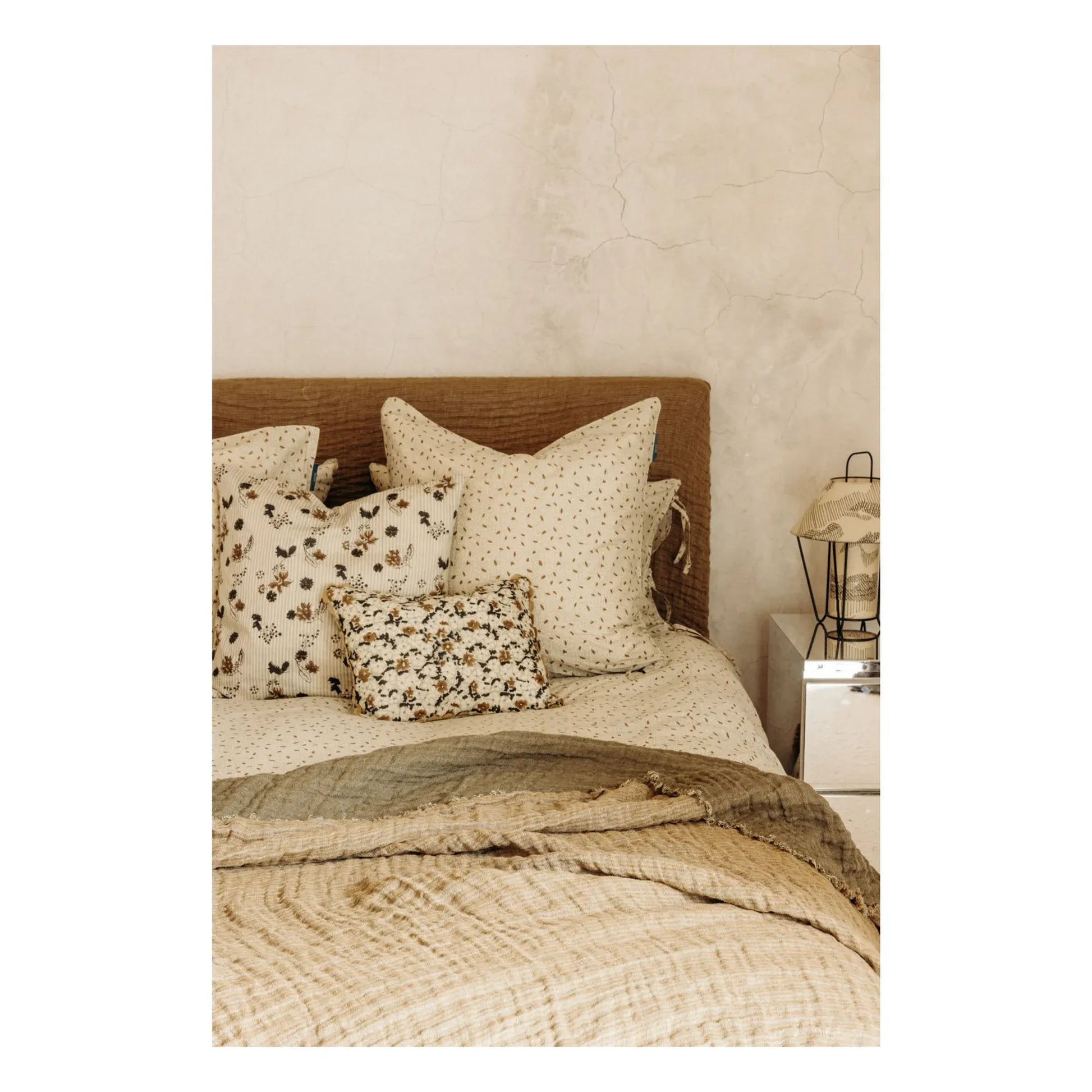 Le Monde Sauvage - Super Nova Paris cushion | Beige