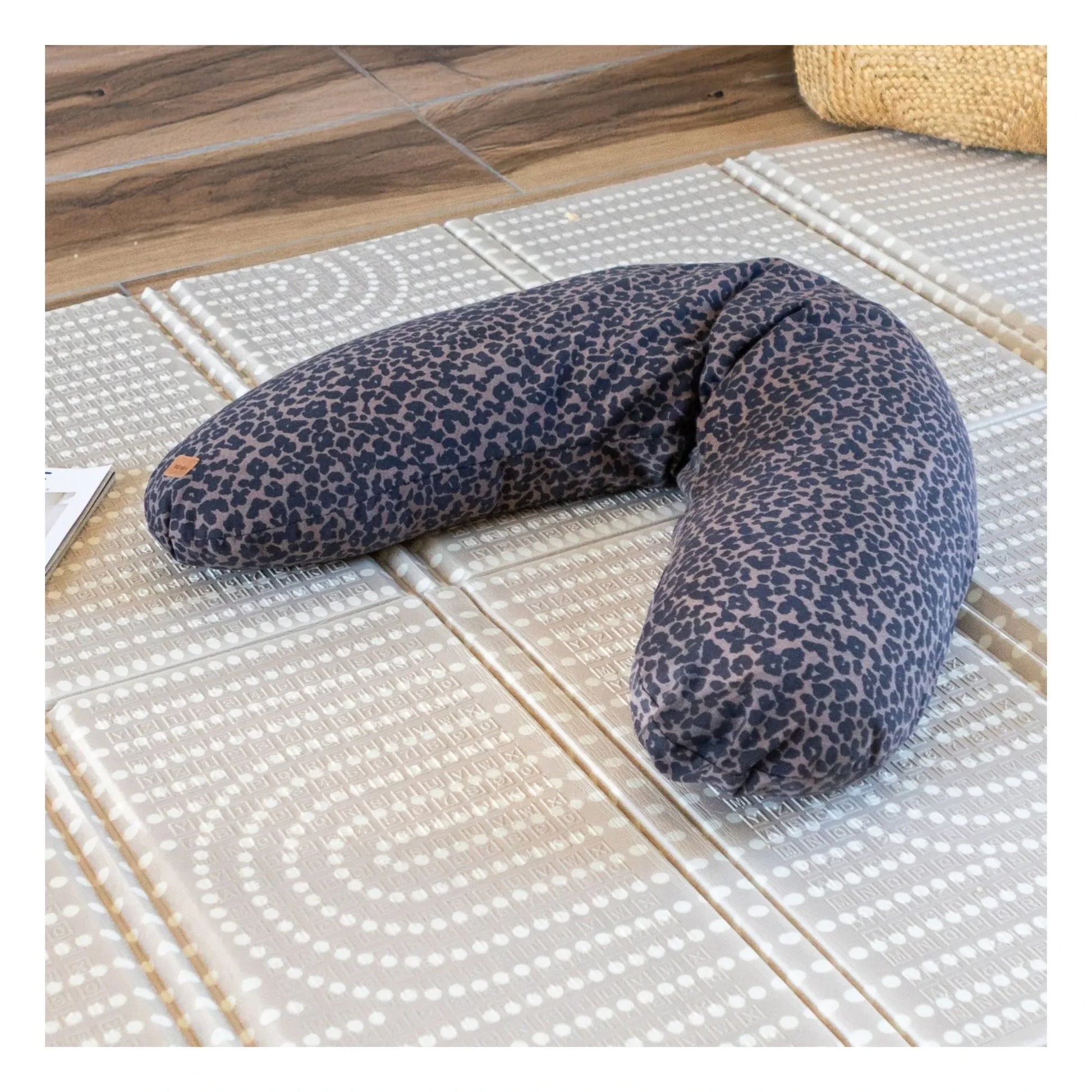 Béaba - Big Flopsy nursing cushion | Leopard