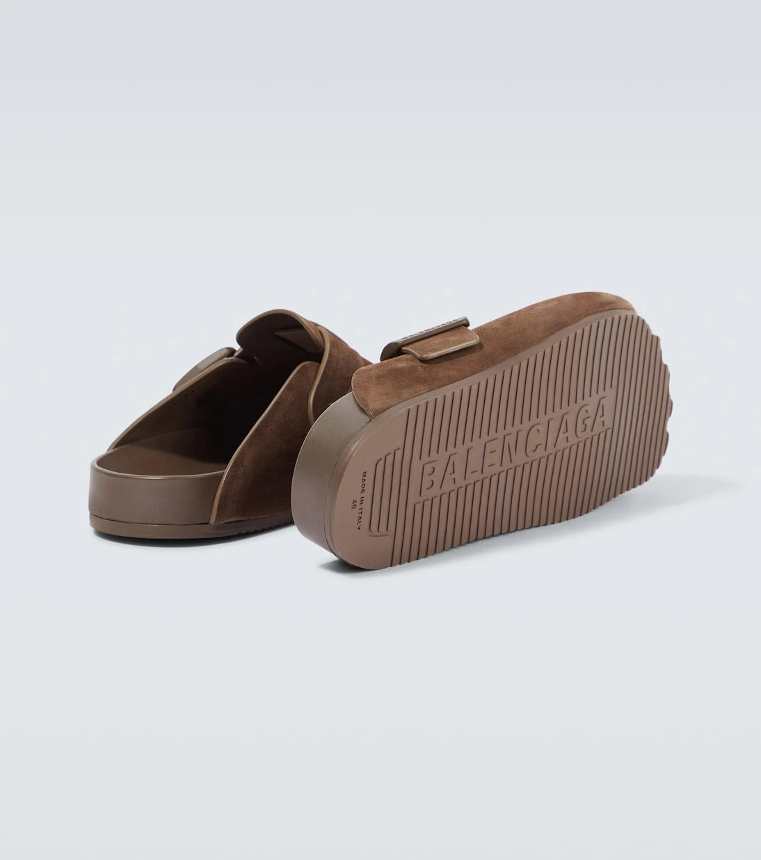 Balenciaga - حذاء مفتوح من جلد الغزال (سويد) ليوم الأحد