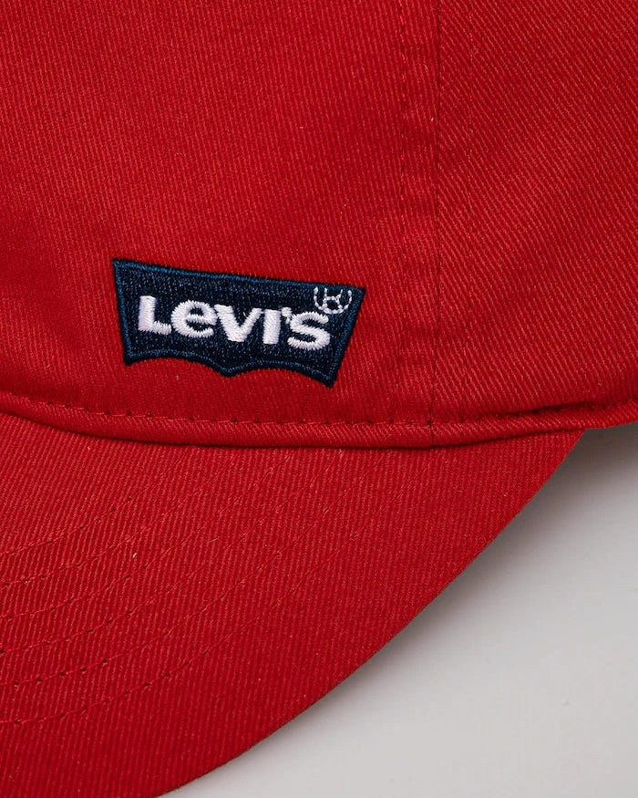 Детска памучна шапка с козирка Levi's LAN RICHMOND BATWING CURVE BRI